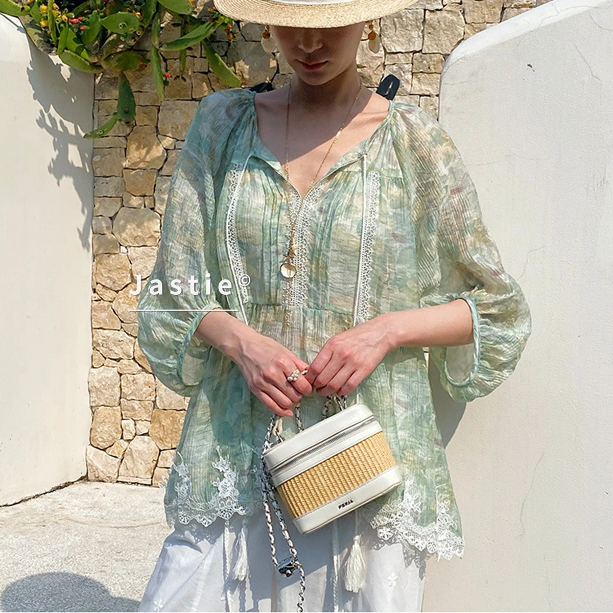 French Retro Floral Print Blouse Women Summer Lace Patchwork Chiffon Shirt Chic V-Neck Lantern Sleeve Loose Vacation Tops New