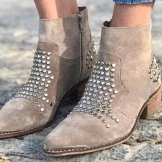 Vintage Western Nietenverzierte Stiefeletten für Damen aus Wildleder mit Blockabsatz, seitlichem Reißverschluss und spitzer Zehenpartie, kurze Stiefel für Mode, Party und Streetwear. – Detail 6