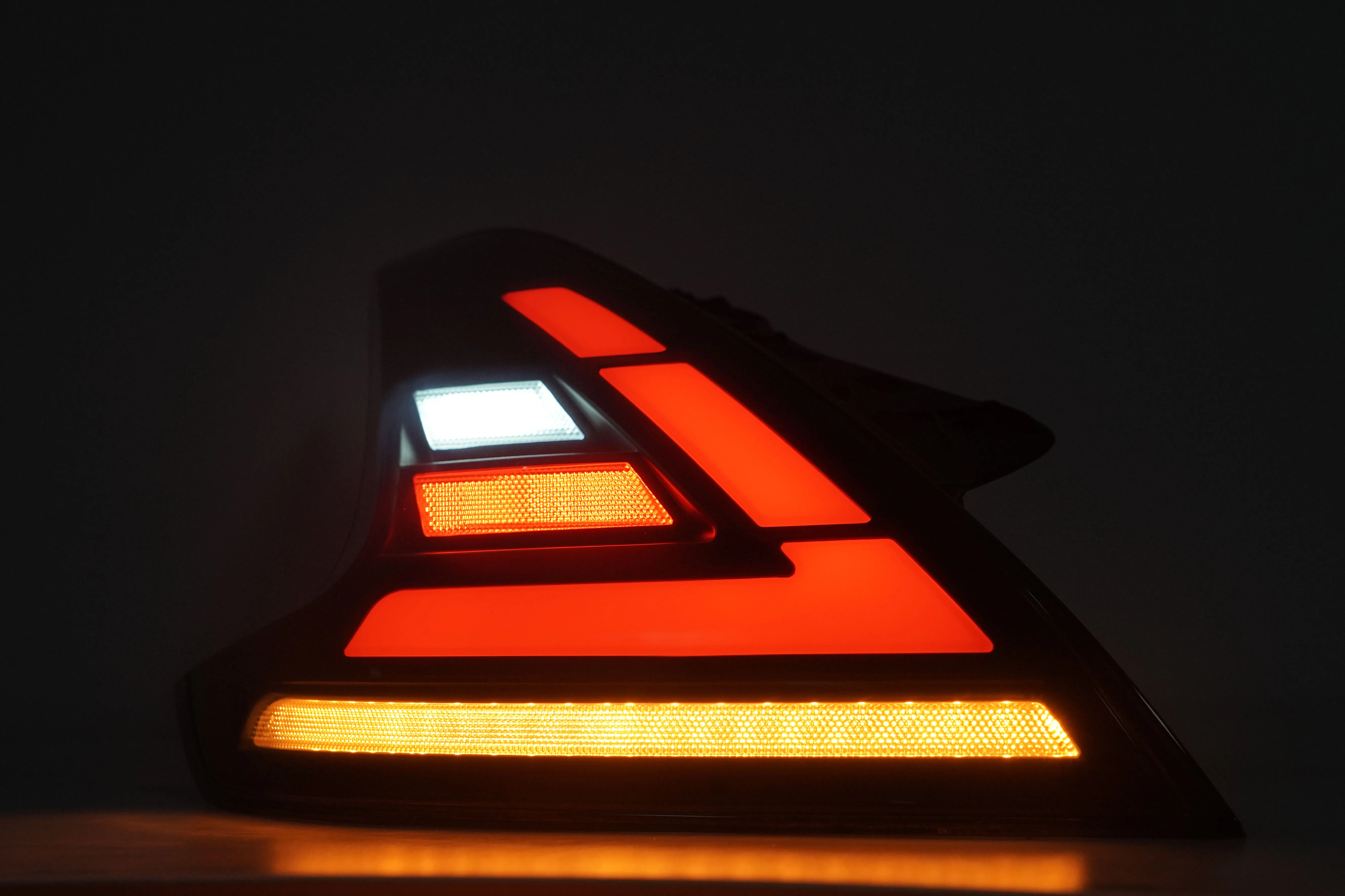 إنتاج مخصص لقطع غيار السيارات الضوء الخلفي 370z Z34