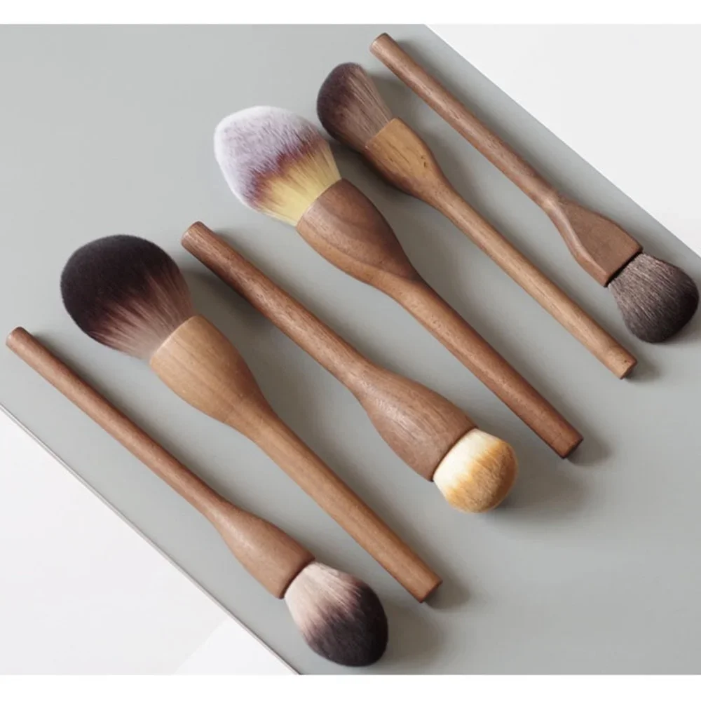 Makeup Brush Wood HandleHigh Quality Loose Powder Blush Foundation Brush Super Soft Large Retro Powder Brushes makeup tools1Pcs