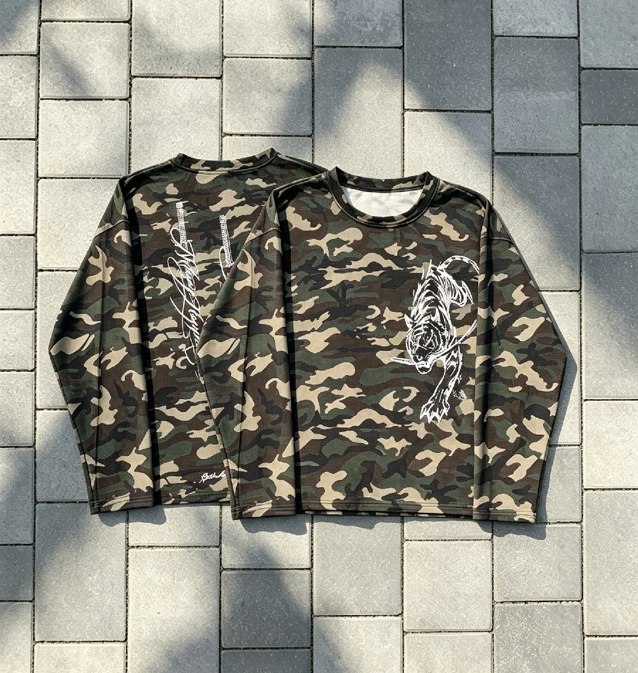 2026 New Retro Camouflage Long Sleeve T-shirt for Men and Women, Tiger Warrior Knife Flower Body Letter Printed Long Sleeve Top