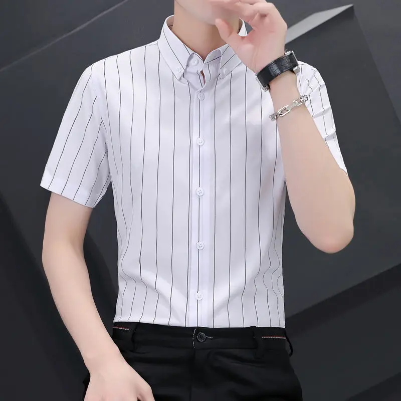 2024 New Summer Casual Business Minimalist Lapel Vertical Stripe Non Ironing Wrinkle Resistant Short Sleeved Shirt for Men