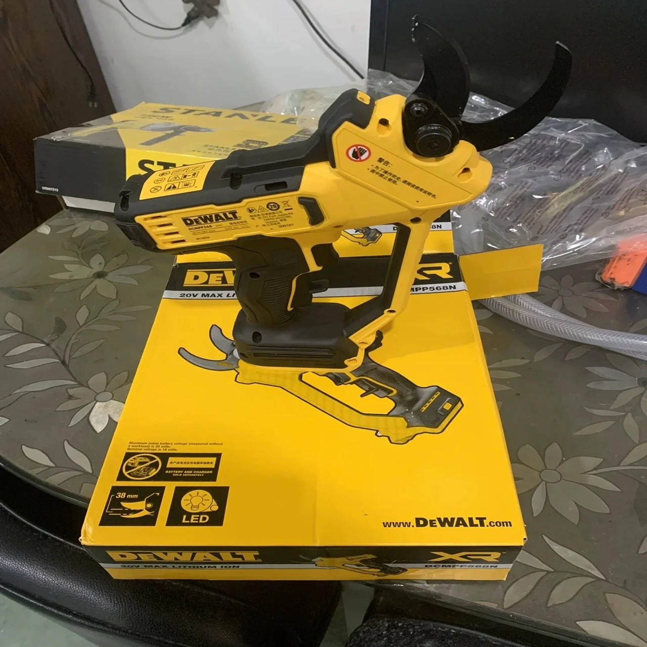 

Dewalt DCMPP568N-XJ 18V XR Power Pruner Bare Unit Garden Tree Bush Cutter Hedge