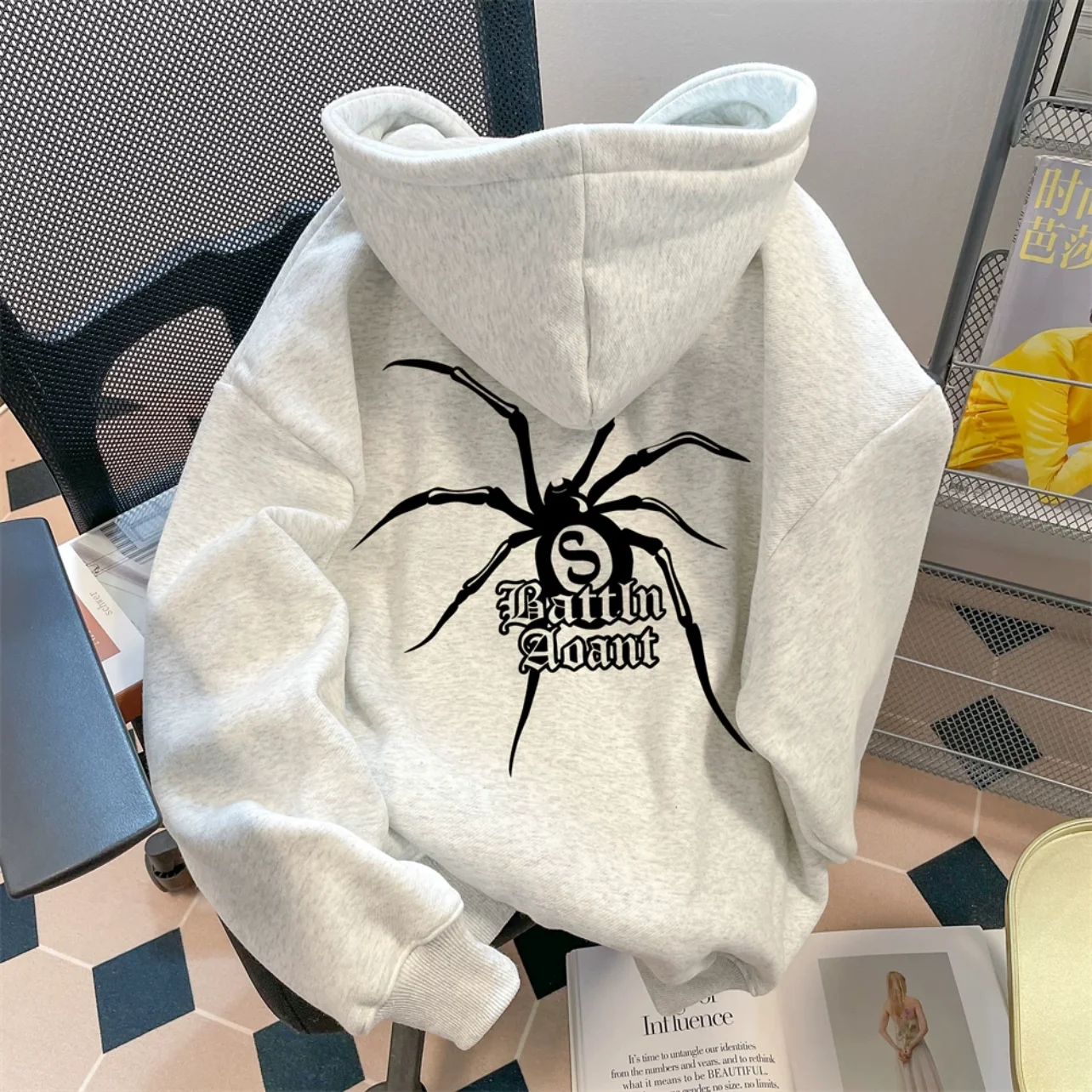 

American Spider Print Hooded Sweatshirt, A Loose and Versatile Casual Top for Autumn and Winter with A School Style