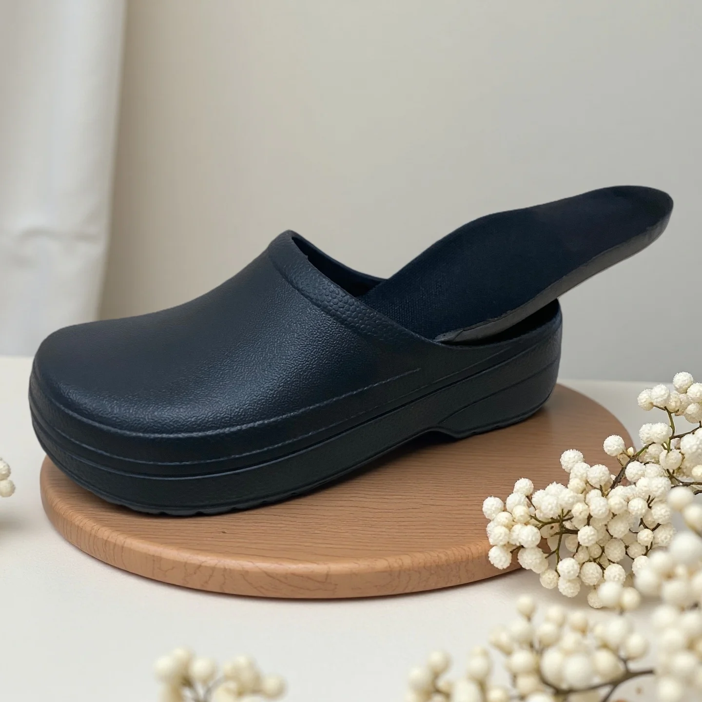 Unisex Eva Garden Slippers, Comfortable Flat Slippers with Insoles, Suitable for Kitchen, Hospital, and Daily Use view 2