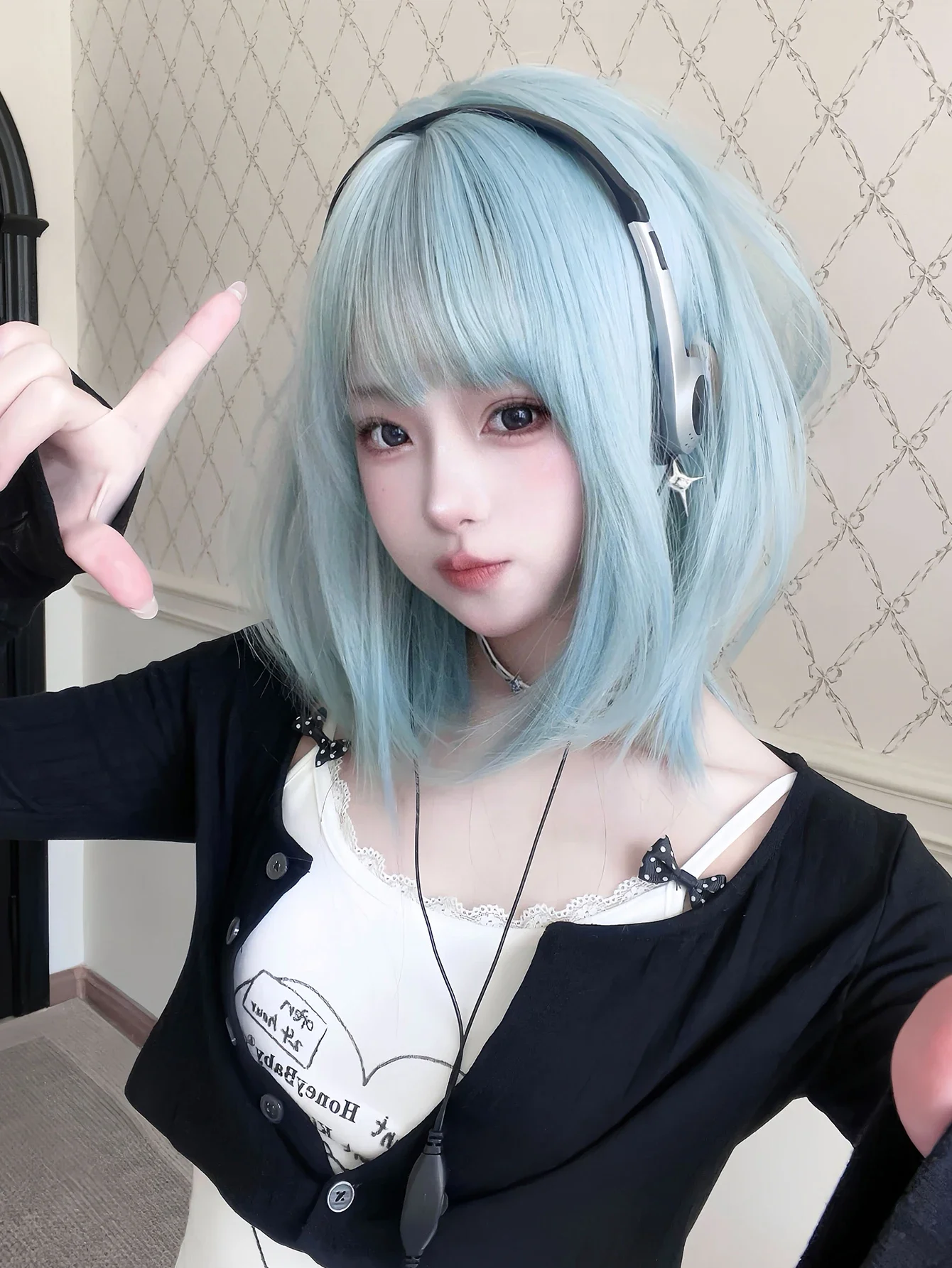 Wig Lolita sintetis warna biru es 16 inci dengan Wig rambut lurus Natural Medium untuk wanita Cosplay harian tahan panas