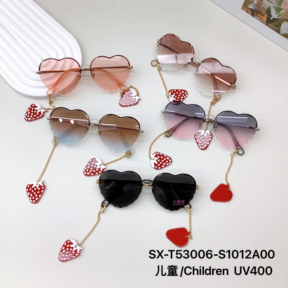 

New Cute Parent-child Sunglasses Fashion Strawberry Pendant Love Children's Sunglasses