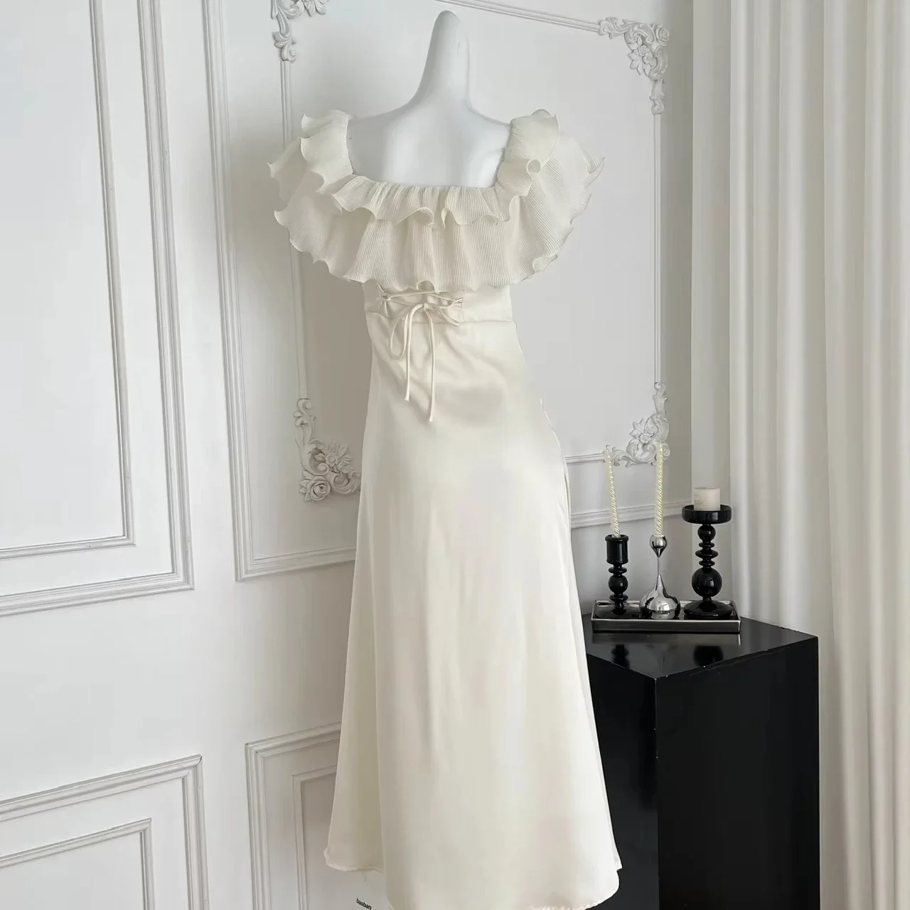 فستان حورية البحر من الساتان ذو الرغبة النقية فستان حورية البحر متقدم بخصر نحيف وياقة منحرفة رداء مكشكش مثير احتفالي مودا فيستدوس