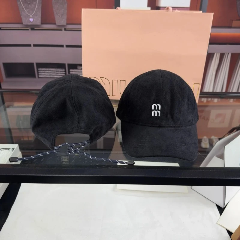 Topi Baseball Anti Angin Model Duckbill Bahan Kulit Rusa Tebal Hangat Gaya Couple Serasi 2026