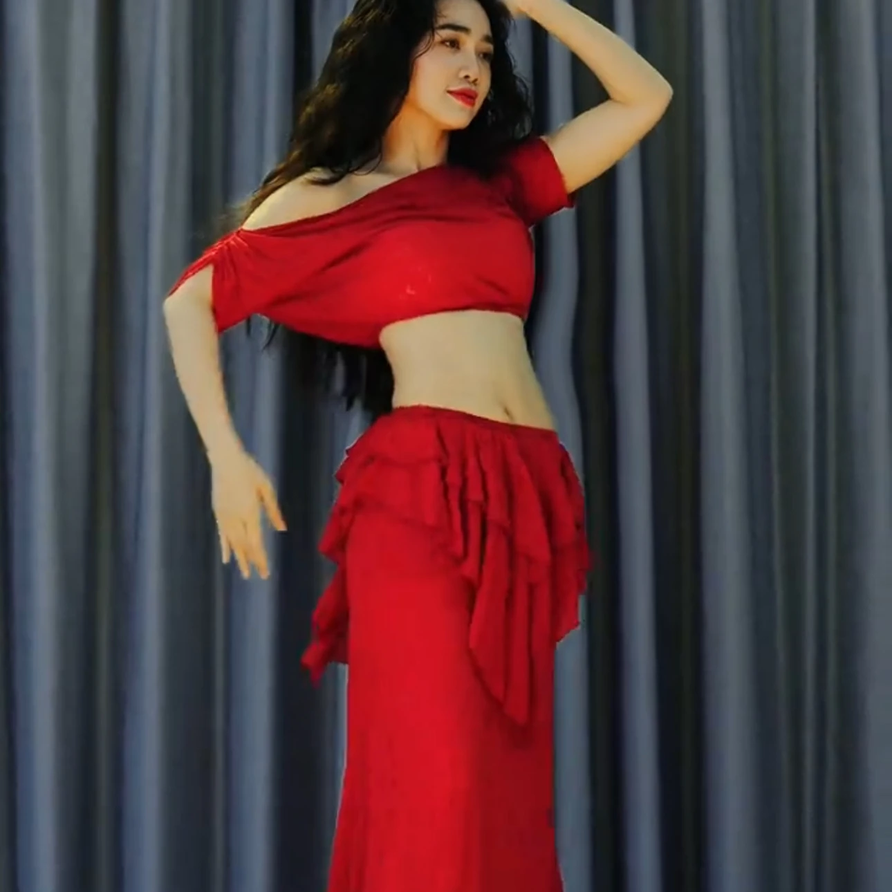 新しいベリーダンスパフォーマンス衣装大人女性ルーズ半袖トップ + セクシーなフィッシュテールロングスカートセットオリエンタルダンス練習セット