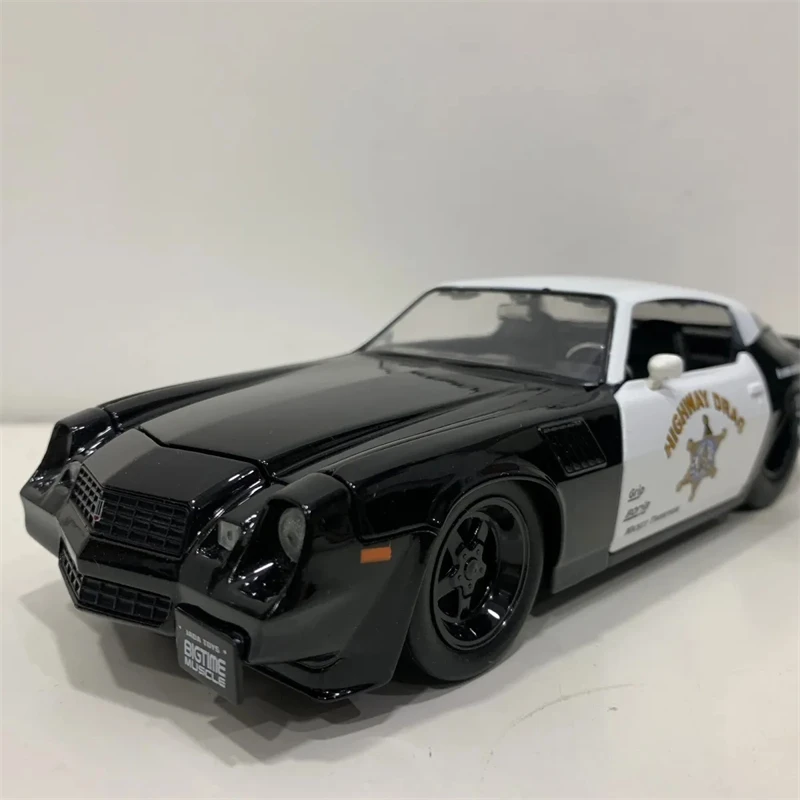 

1:24 1979 Chevrolet Camaro Z28 полицейский автомобиль высокой имитации литая машина из металлического сплава Модель автомобиля детские игрушки коллекционные подарки