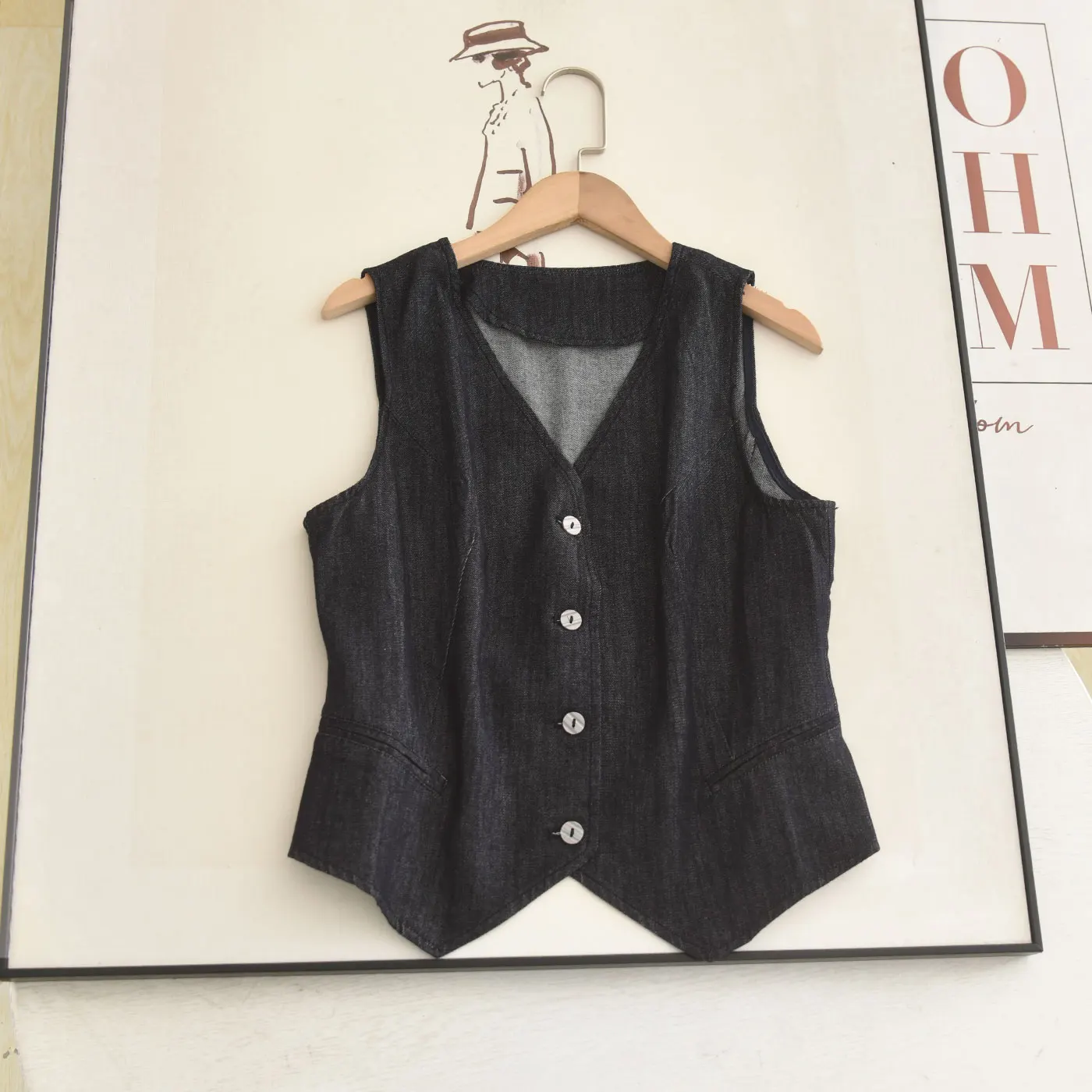Slim Fit Vintage Commuter V-Neck Single Button Waist-Cinching Denim Vest Sleeveless Short Outerwear Casual Style Women's Fashion
