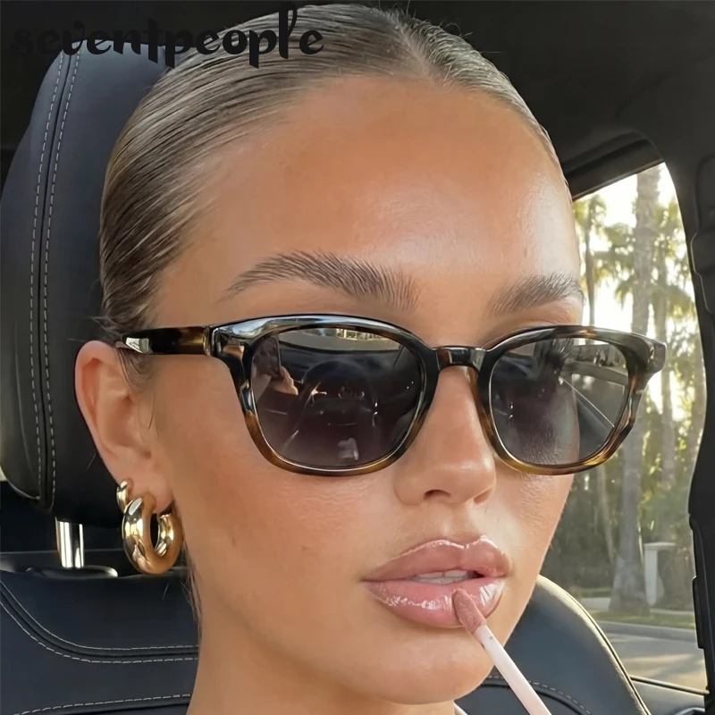 

2026 New Photochromic Square Sunglasses Women Vintage Change Color Sun Glasses Retro Black Tortoise Outdoor Driving Shades