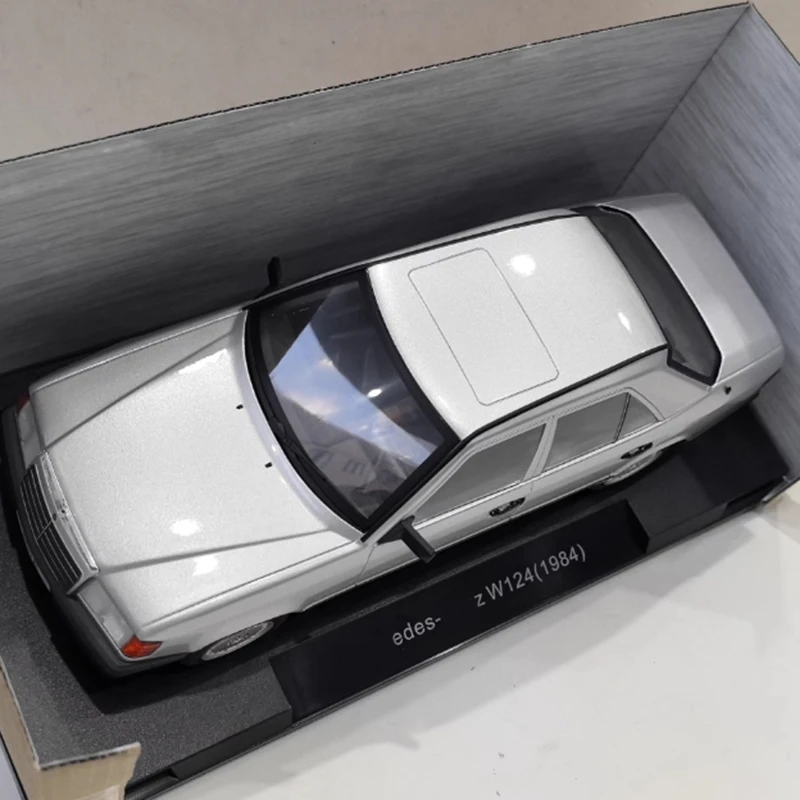

MCG 1/18 Scale W124 E300 1984 Alloy Simulation Car Model Static Collection Decorated Holiday Gifts Toys Classic Souvenir Gift