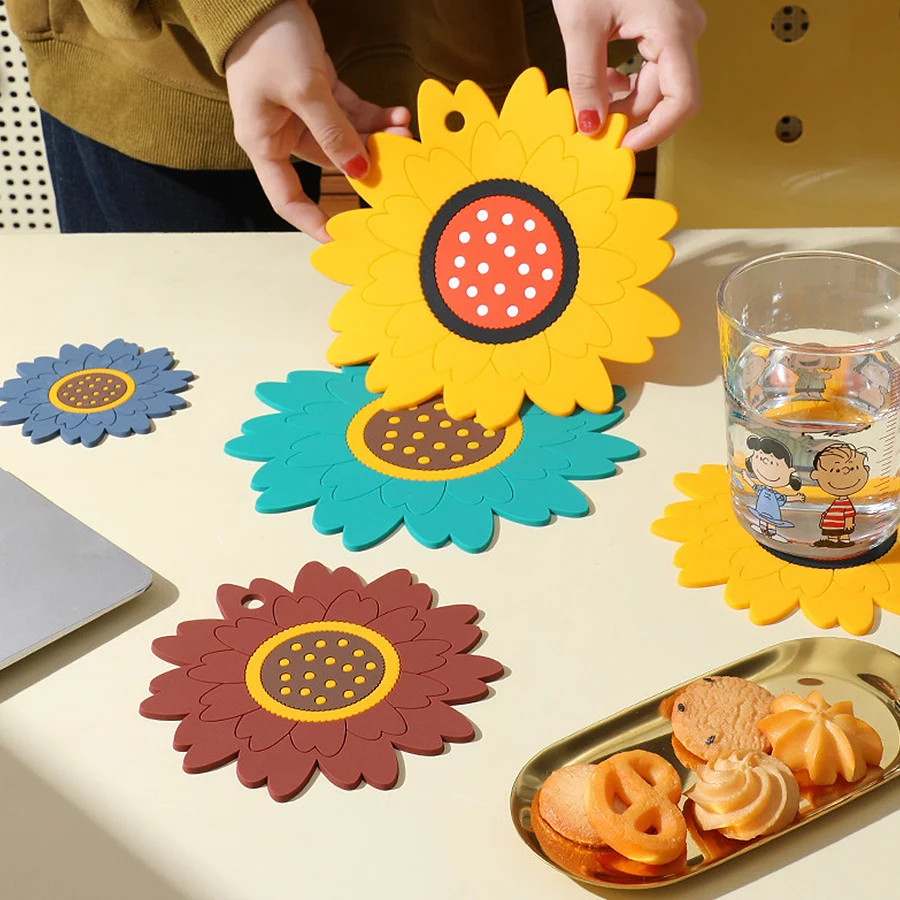 3Pcs Sunflower Anti-Scald Placemat, Thickened Dining Table Insulation Mat, Non-Slip Coaster, Kitchen Restaurant Dish Mat, Pvc Plate Placemat, 3 Sizes of Large, Medium and Small