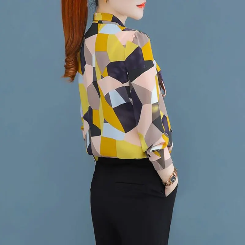 Frauen Kleidung Kontras Farben Geometrische Gedruckt Bluse Frühling Herbst Lange Hülse Schal Kragen Pendeln Taste Bogen Shirt Neue