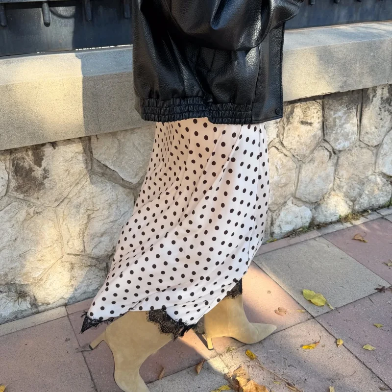 Damen Polka Dot Seidensatin Halbschlupf Lange Röcke Spitzenbesatz Maxirock Vintage Eleganter seidiger fließender A-Linien-Midirock