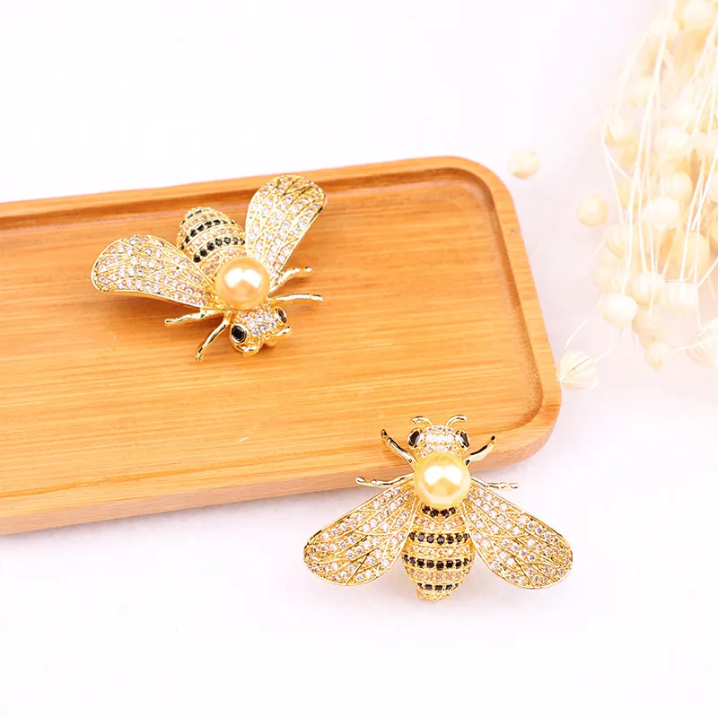 Fashion Imitation Pearl Rhinestones Small Bee Brooch Cute Bumblebee Metal Pin for Women Girls Girlfriend Birthday Jewelry Gifts