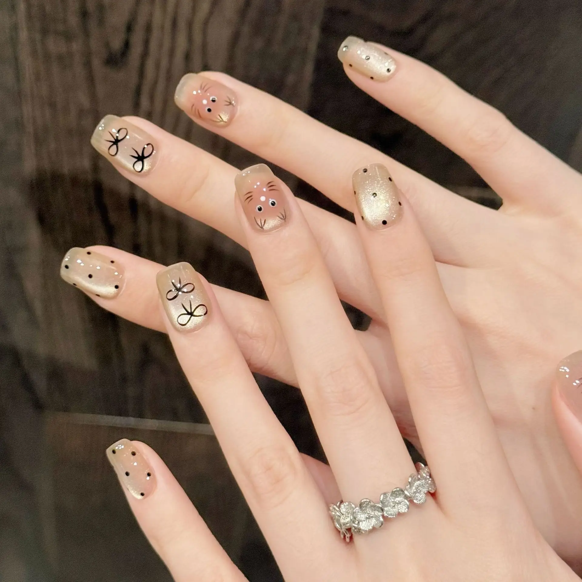 10PCS Handmade Cat Eye Nails Short Square Cute Siamese Kitten Design Transparent Gradient With 4-PIECE Tools Nail Adhesive Tabs