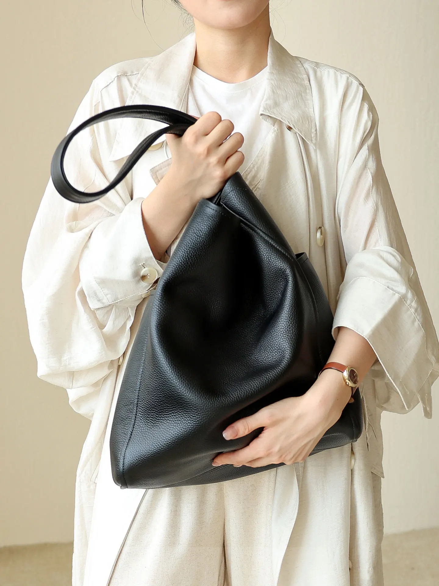2025 Korean Style Togo Top Grain Leather Spacious Tote Bag Versatile Casual Shoulder Bag Women Shopping Bag Minimalist Trendy