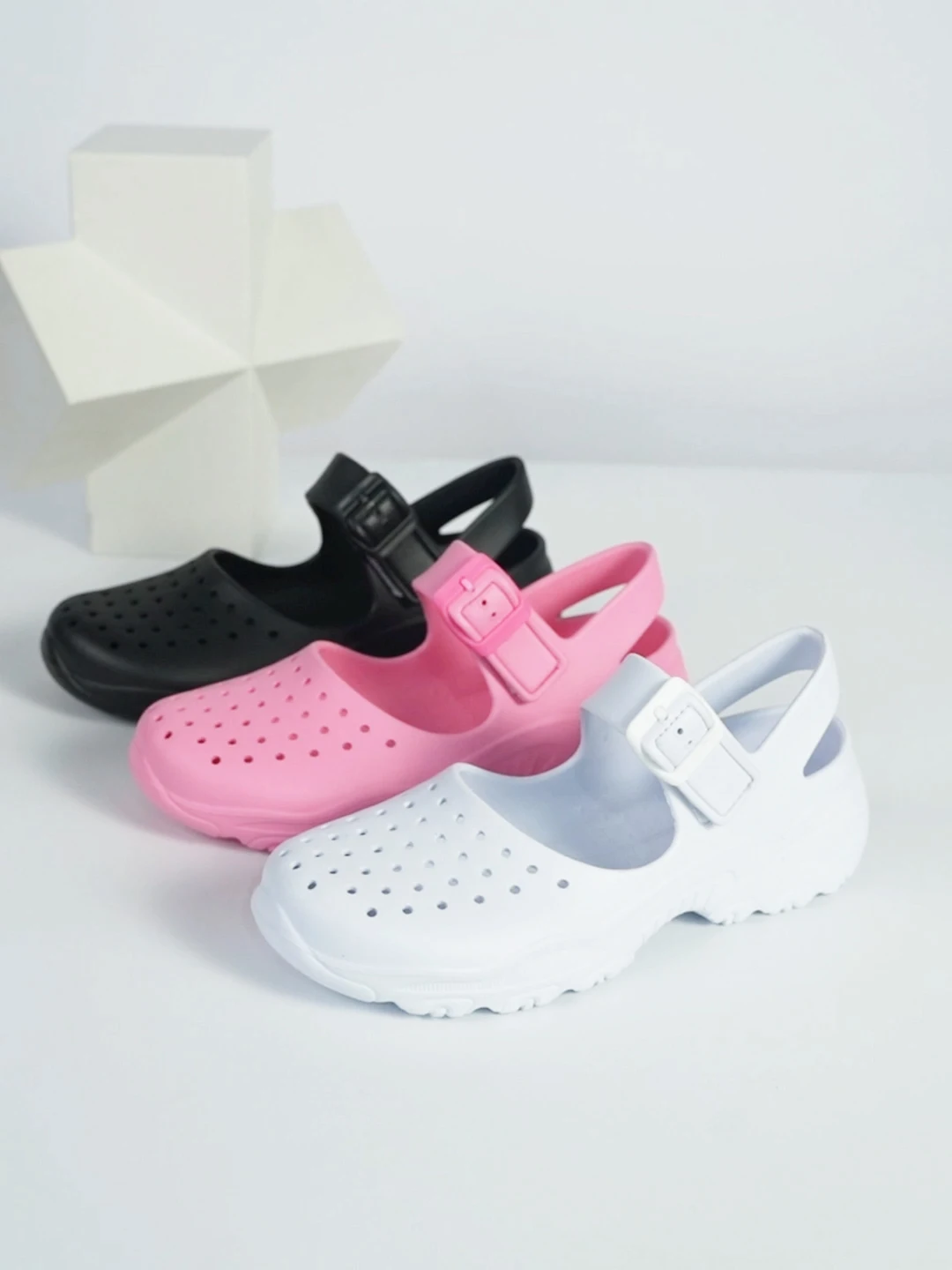 

Breathable Soft Bot Sandals Women's Summer Flat Bot Anti-slip Comfortable Nurse oes Beach Sandals Hollow out Design