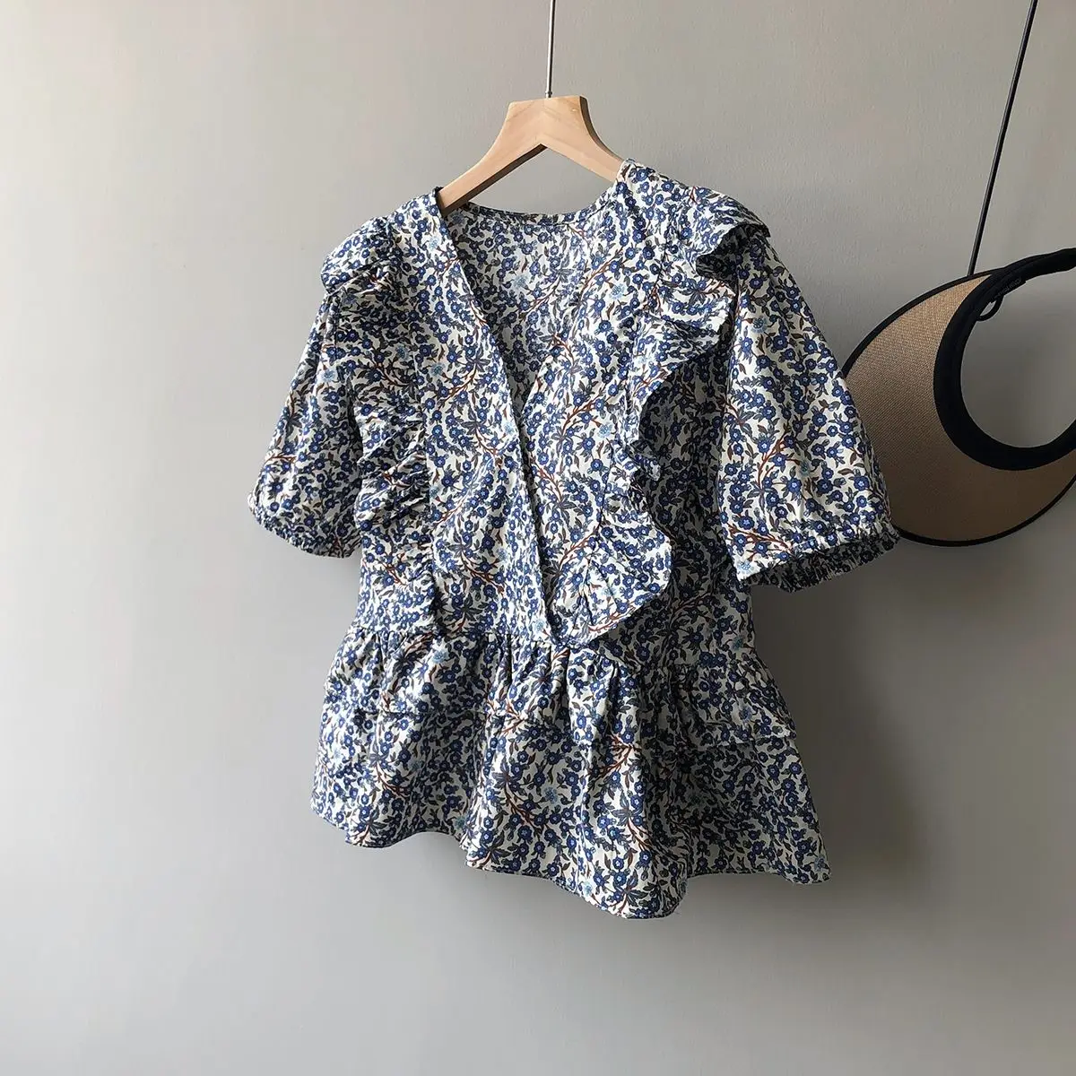 KUSAHIKI Floral Puff Sleeve Blouse Women Summer V-neck Ruffle Top Shirt 2022 New Sweet Fashion Chic Blusas Femininas Elegantes