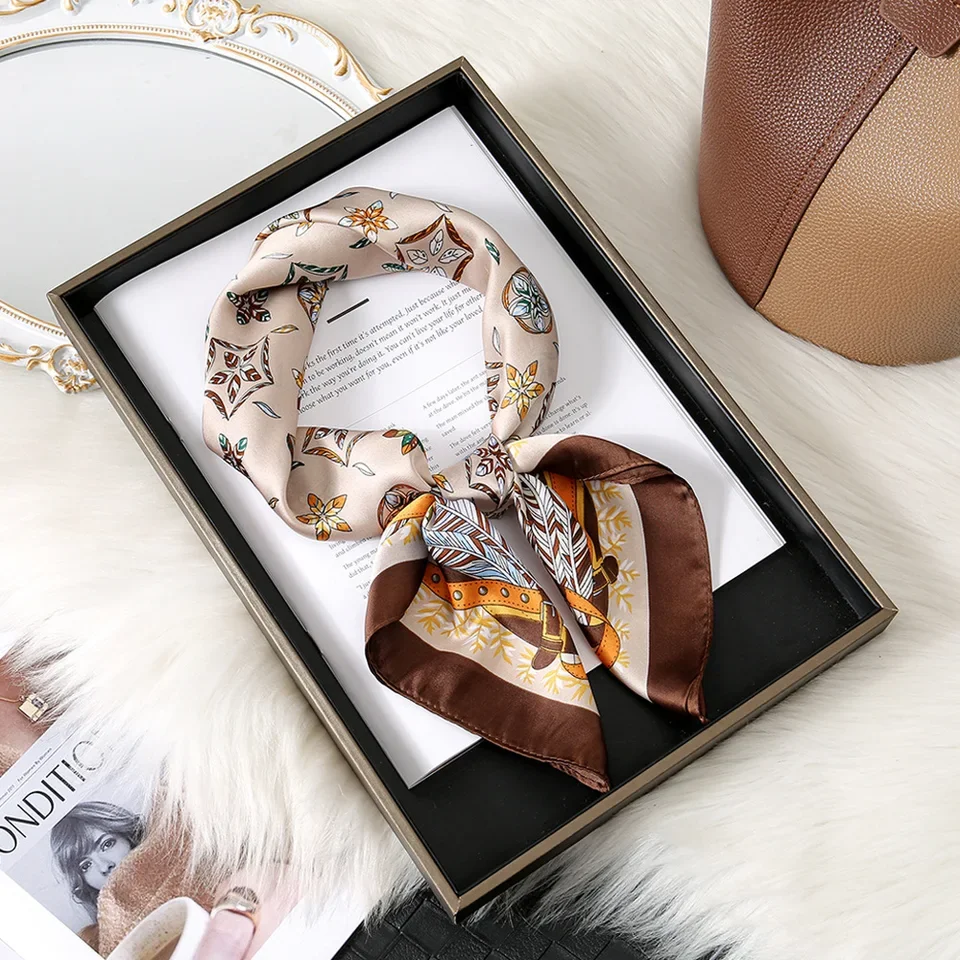 

70*70cm Korean Style Floral Print Polyester Scarf - Fashionable Bandana Neckerchief with Polka Dots, Elegant Chiffon Square Wrap