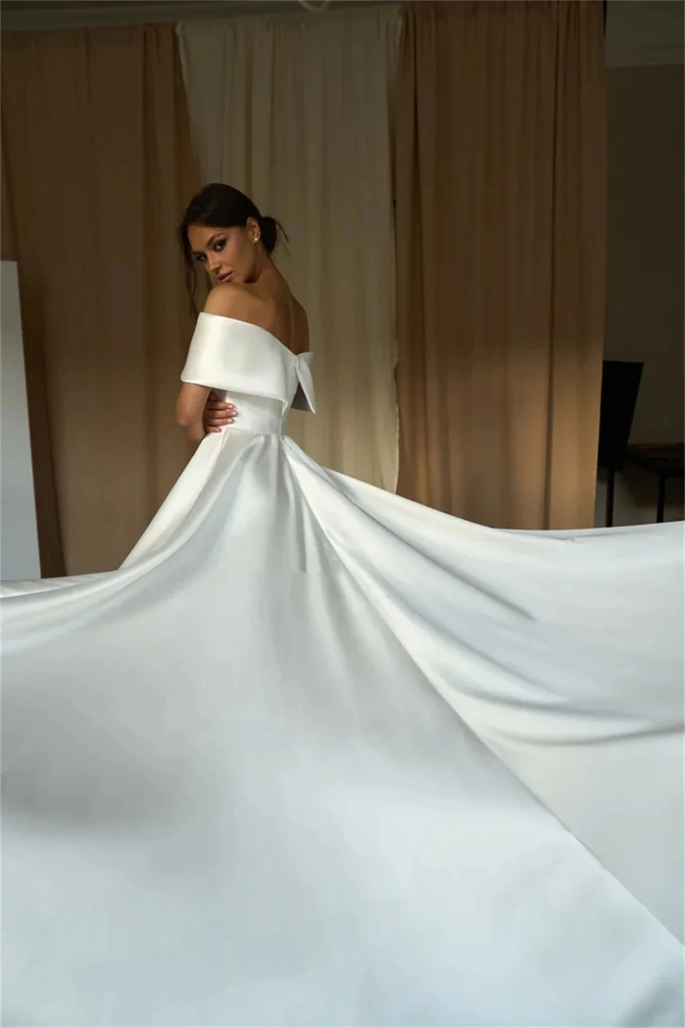 Md elegante fora do ombro uma linha vestidos de casamento ilusão cetim drapeado vestido de noiva plissado trem varredura personalizado