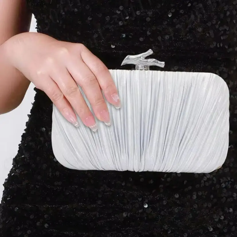 

Pleated Satin Evening Bag Hand-Held Silver Dinner Bag Women Metal Chain Shoulder Crossbody Bags Wedding Party Retro Clutch Purse