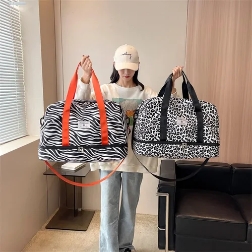 Imagen 2 del producto Bolso de viaje impermeable para mujer, bolsa de mano con estampado de cebra y leopardo, equipaje de gran tamaño, separación seca y húmeda, bolsa de fin de semana