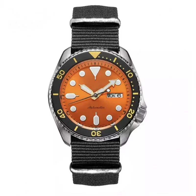 ​ ​ 2025 ساعة رجالية فاخرة الطلب الكبير قماش حزام مضيئة ليلة ضوء حركة كوارتز مقاومة للماء عادية موضة رياضية