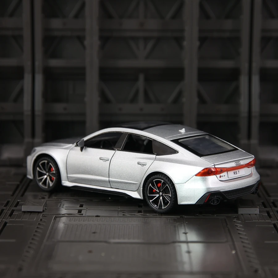 

Модель автомобиля из сплава RS7 1:32, двери автомобиля, передний капот и дверь багажника можно открыть, богатые детали, тонкая работа, хорошее качество