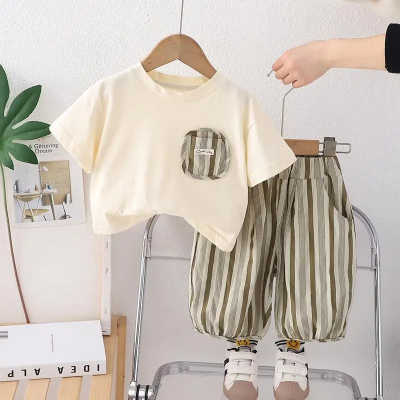 novo-conjunto-de-roupas-de-verao-para-bebes-camiseta-listrada-com-bolso-e-calcas-capri-para-meninos-2-pecas-conjuntos-traje-casual-para-criancas