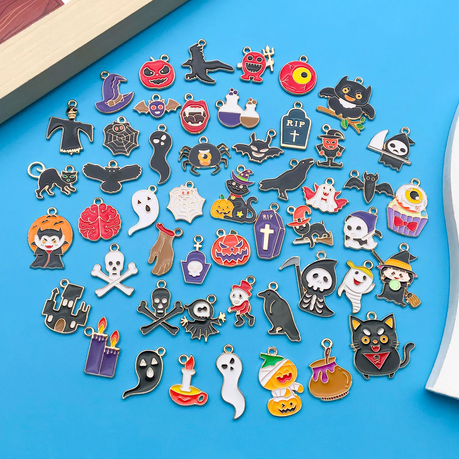 50 Stück Legierungs-Emaille-Halloween-Anhänger, geeignet für DIY-Halsketten, Ohrringe, Schlüsselanhänger und Schmuckherstellungszubehör. – Detail 4