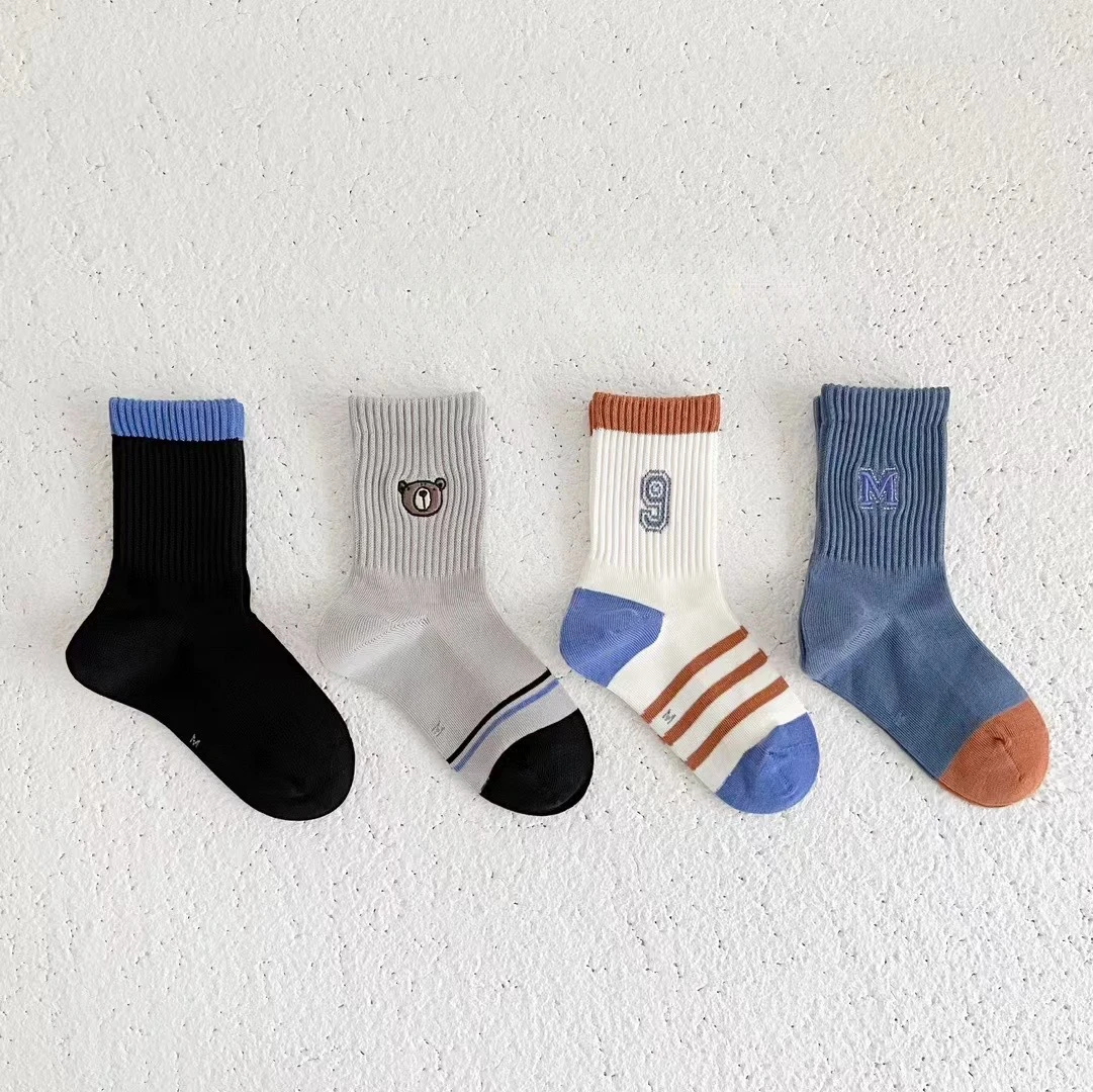 Chaussettes de sport décontractées en coton pour enfants, tube moyen, épissage de couleur, garçons, automne et hiver