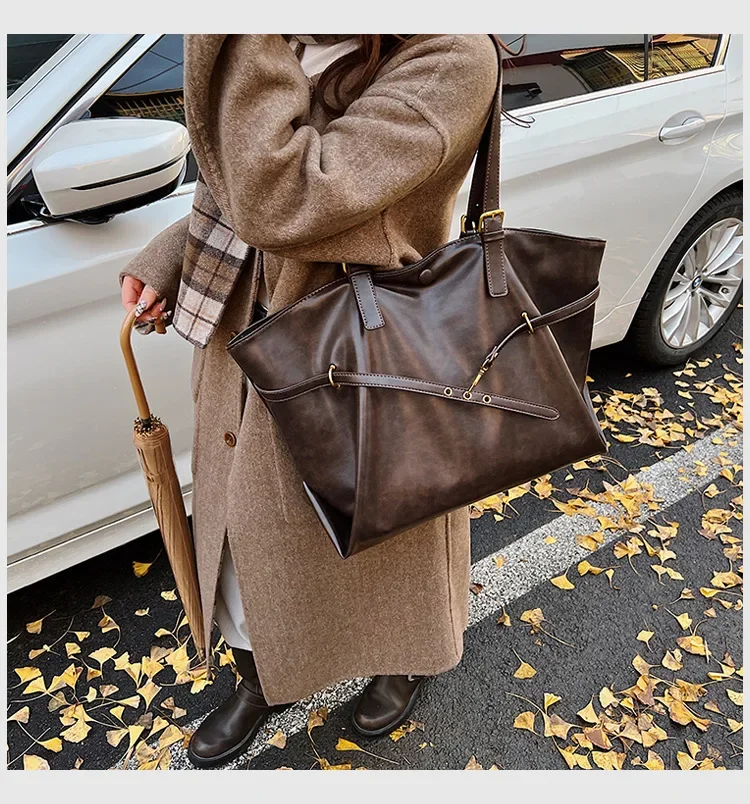 Large Vintage Women's Handbag description 27