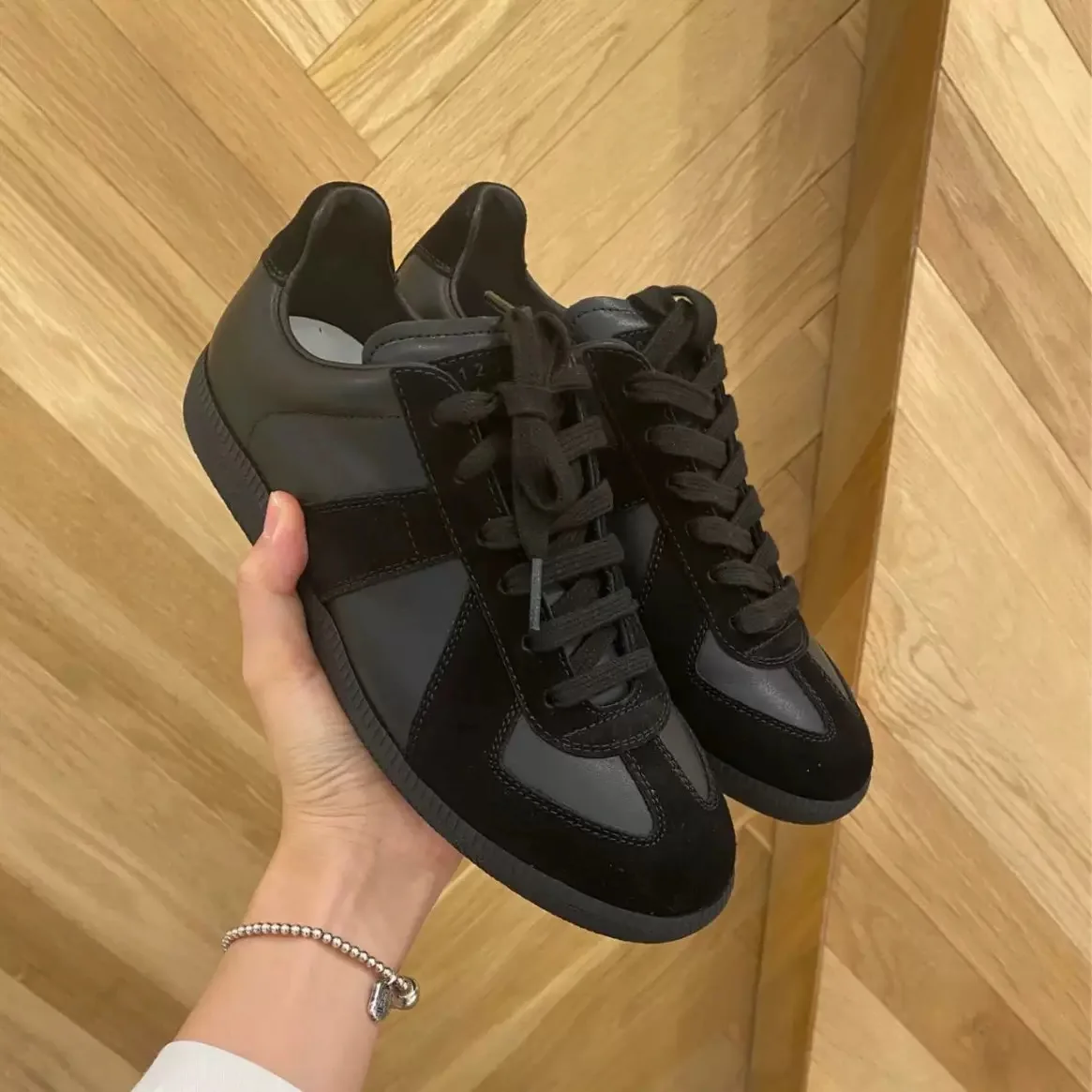 

Тренировочная обувь M6 Margiela, повседневные кроссовки в стиле милитари с круглым носком и шнуровкой, универсальная женская обувь в парном стиле, мягкая и прочная