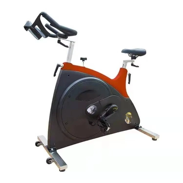 دراجة دوارة تجارية رائجة البيع لعام 2025، دراجة تمرين داخلية مع نظام محرك حزام صامت للاستخدام المنزلي في صالة الألعاب الرياضية