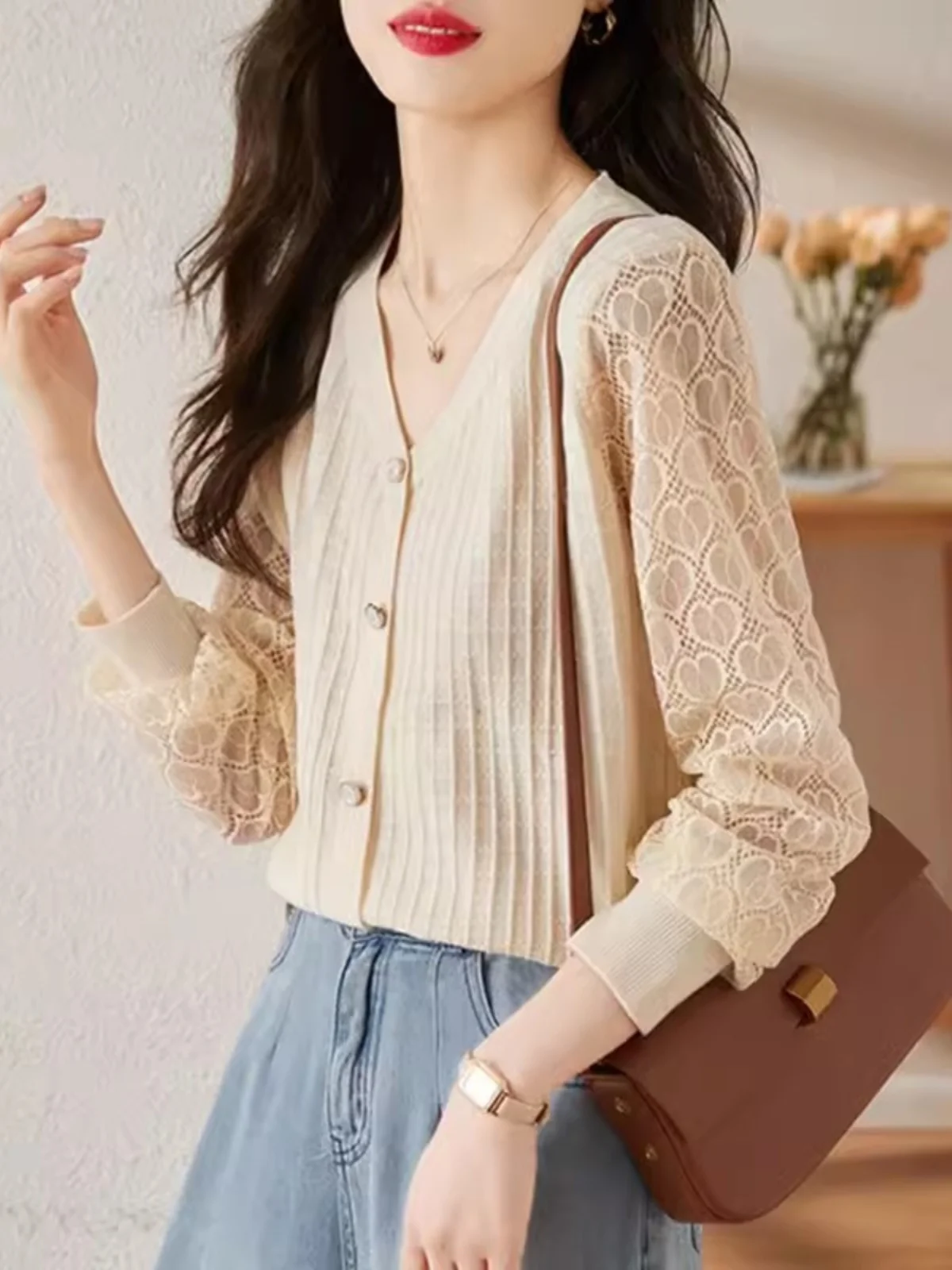 

Модная кружевная блузка для женщин: новая осенне-зимняя коллекция, элегантный топ, универсальный приталенный крой, прямой силуэт, на пуговицах