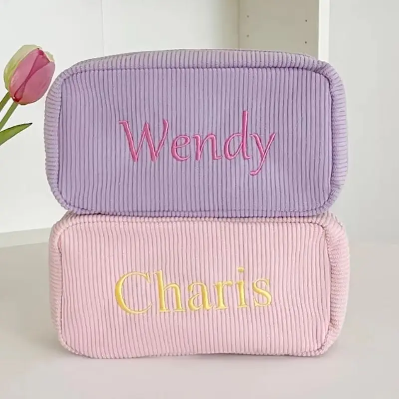 Bestickte Cord-Kosmetiktasche, Personalisierte Namen-Kosmetiktasche, Monogramm-Toilettentasche, Brautjungfern-Geschenke, Junggesellinnenabschied-Geschenke