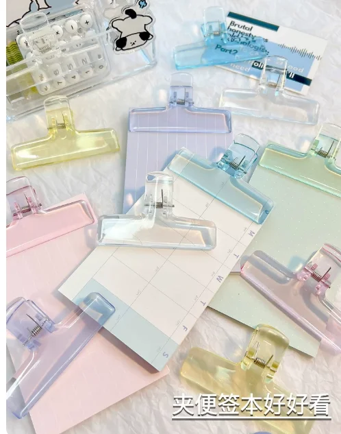 Transparent Clips Are Used for File Storage