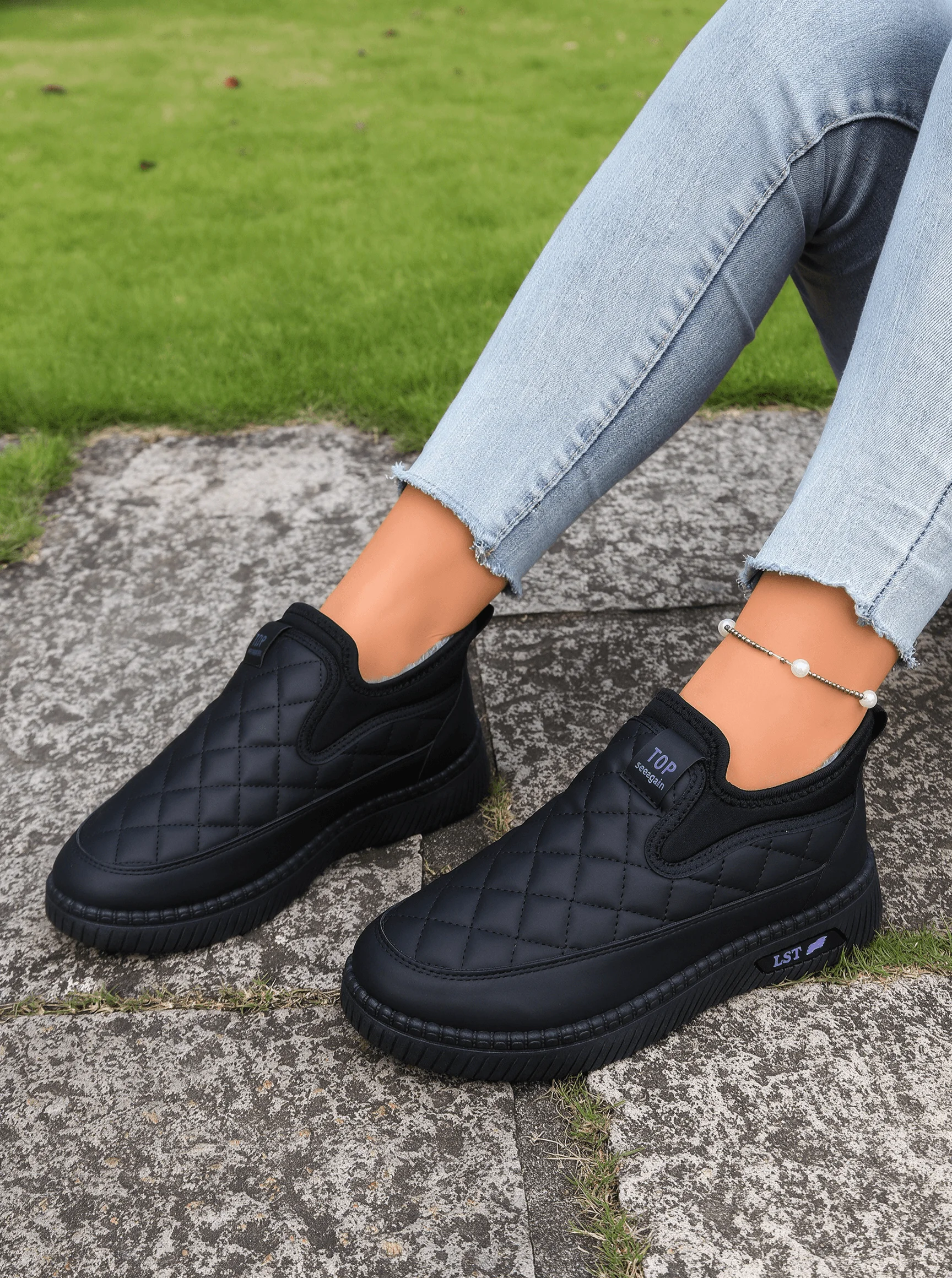 Damen-Schneestiefel, einteilig, zum Überziehen, isoliert, mit wasserdichtem Obermaterial mit Rautenmuster, lässige Damenstiefel. – Detail 8