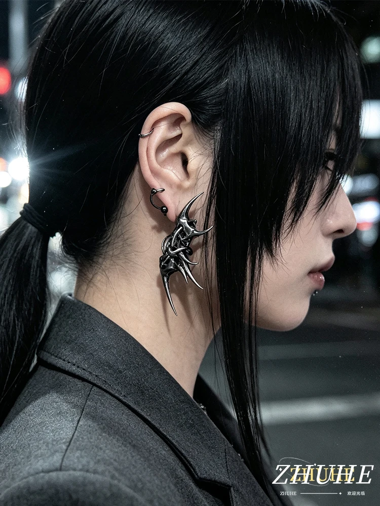 Fashion Jewelry Accessories Copper Alloy Material Avant-Garde Skull Talon Earrings For Female Male Gothic Long Thorn Ear Studs U