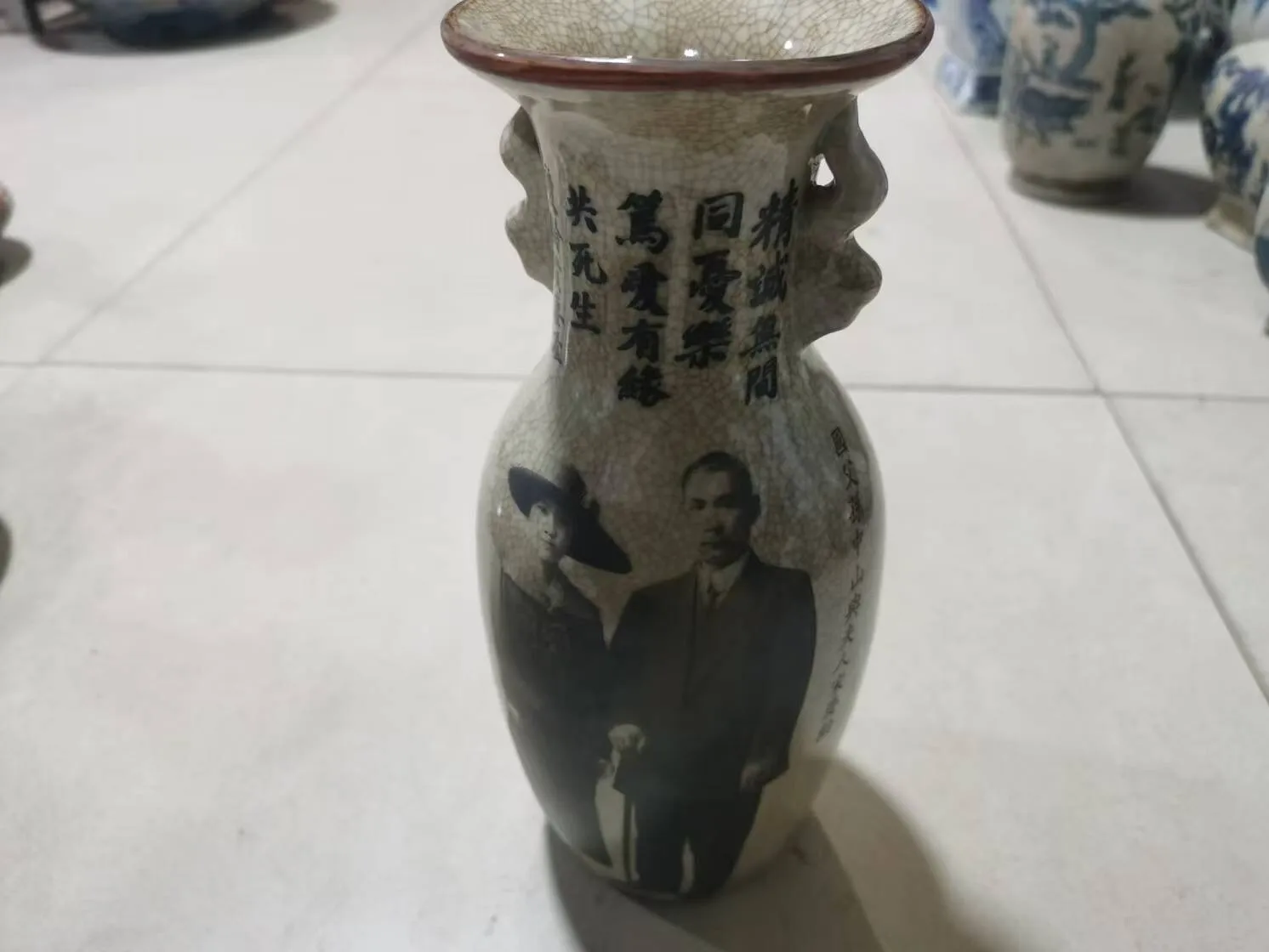 Vieux vase en porcelaine de la Révolution culturelle, images et poèmes du Sun Yat-sen