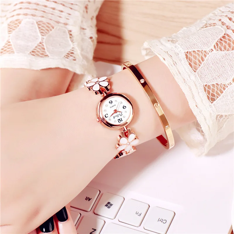 Uthai w51 Damenmode Licht Luxus Armband Uhr kleine Gänseblümchen Pflaumen blüte Mädchen Studentin europäische amerikanische Uhr Armbanduhr