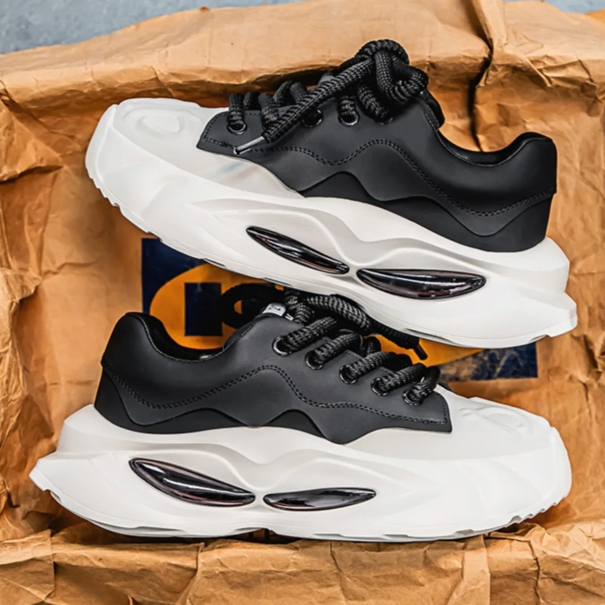 أحذية رياضية مكتنزة للرجال ذات نعل سميك أحذية لزيادة الارتفاع مع جزء علوي من الجلد ونعل ناعم أحذية رياضية غير رسمية لجميع المواسم