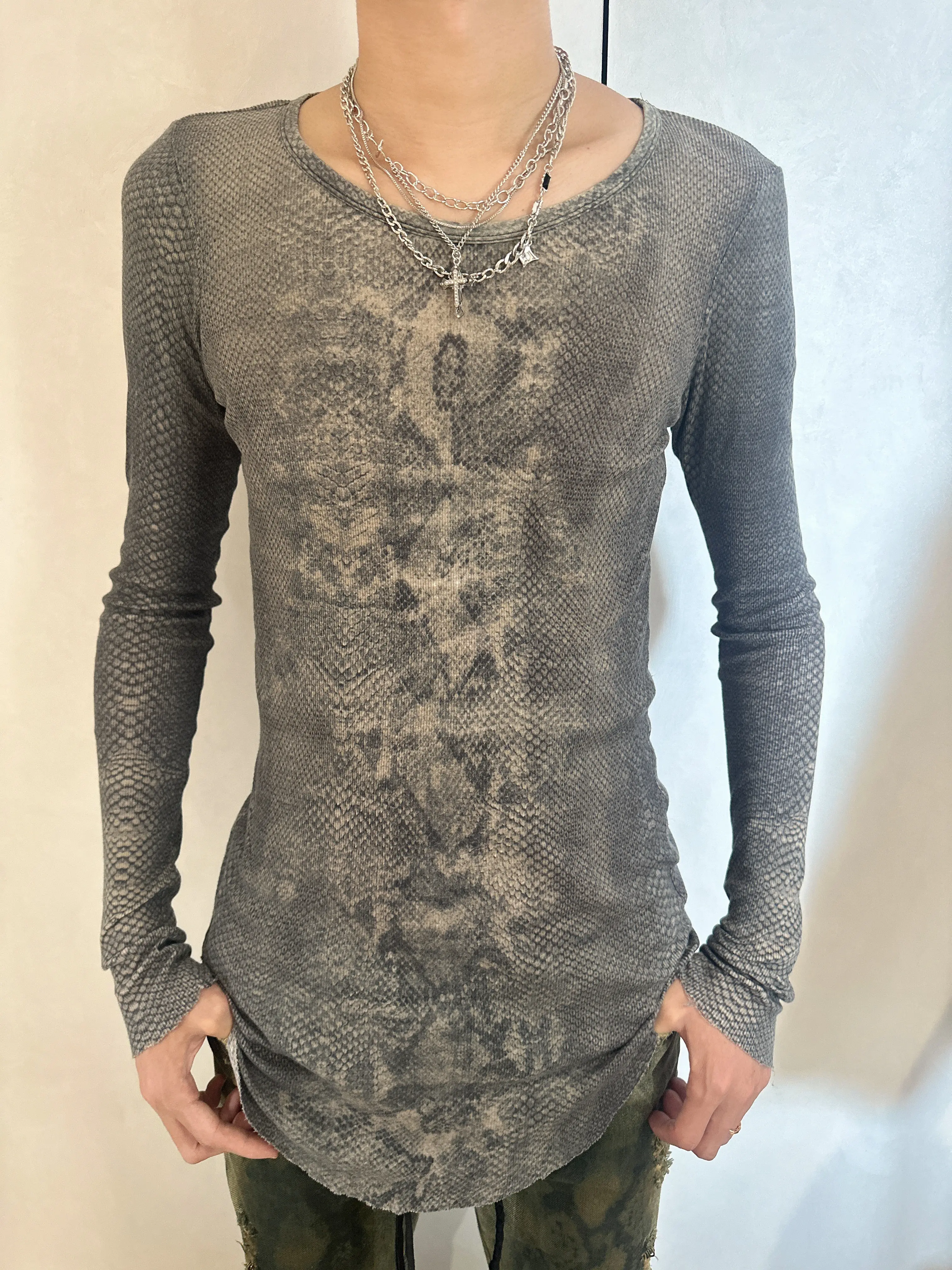 Ifsixwasnine vitage vintage visual pioneer full body python long-sleeved T-shirt