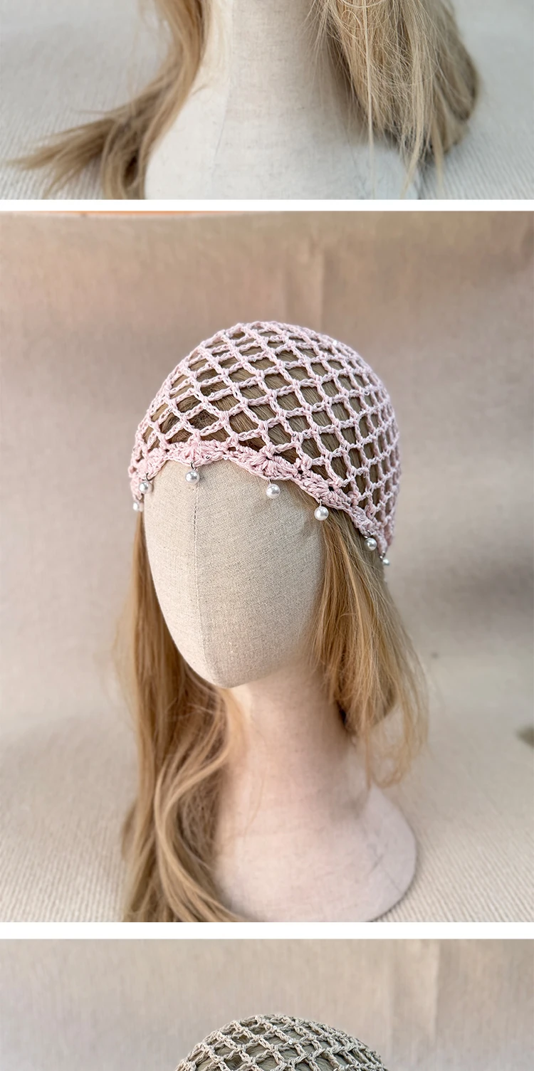 Calotte ajourée au crochet portée sur les cheveux