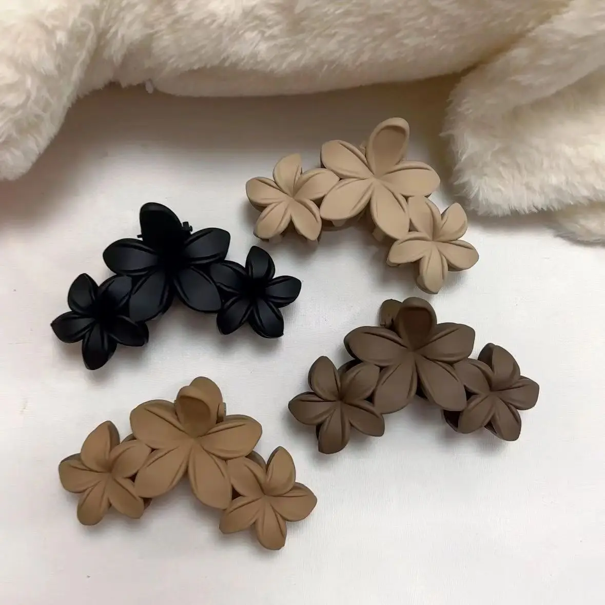 

1 Pc Flower Shark Clip, Non-slip Matte Hair Clip, Light Luxury Elegant Style Flower-shaped Headdress