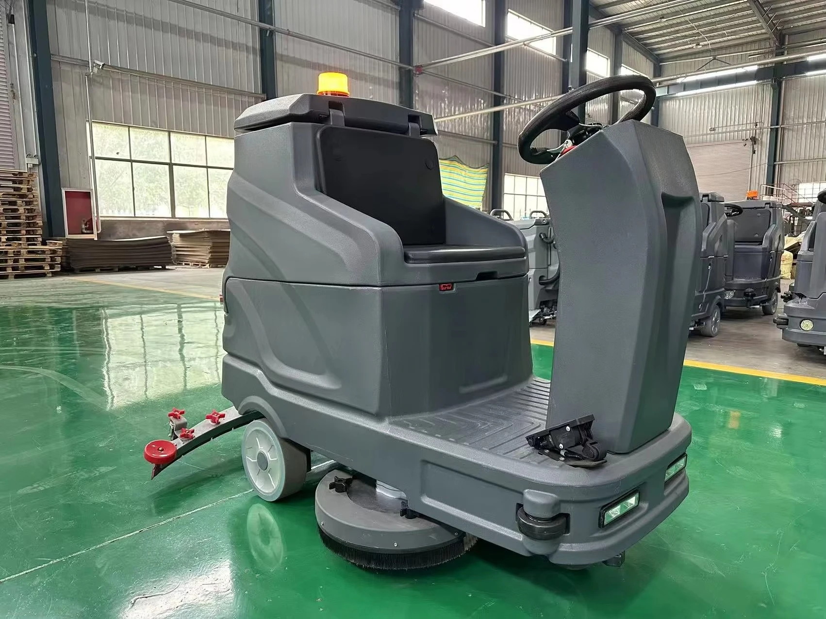 دفع ماكينة غسل الأرضيات الصناعية روبوت التنظيف بالضغط العالي وظيفة التعقيم لتنظيف مساحة كبيرة في فندق المستشفى